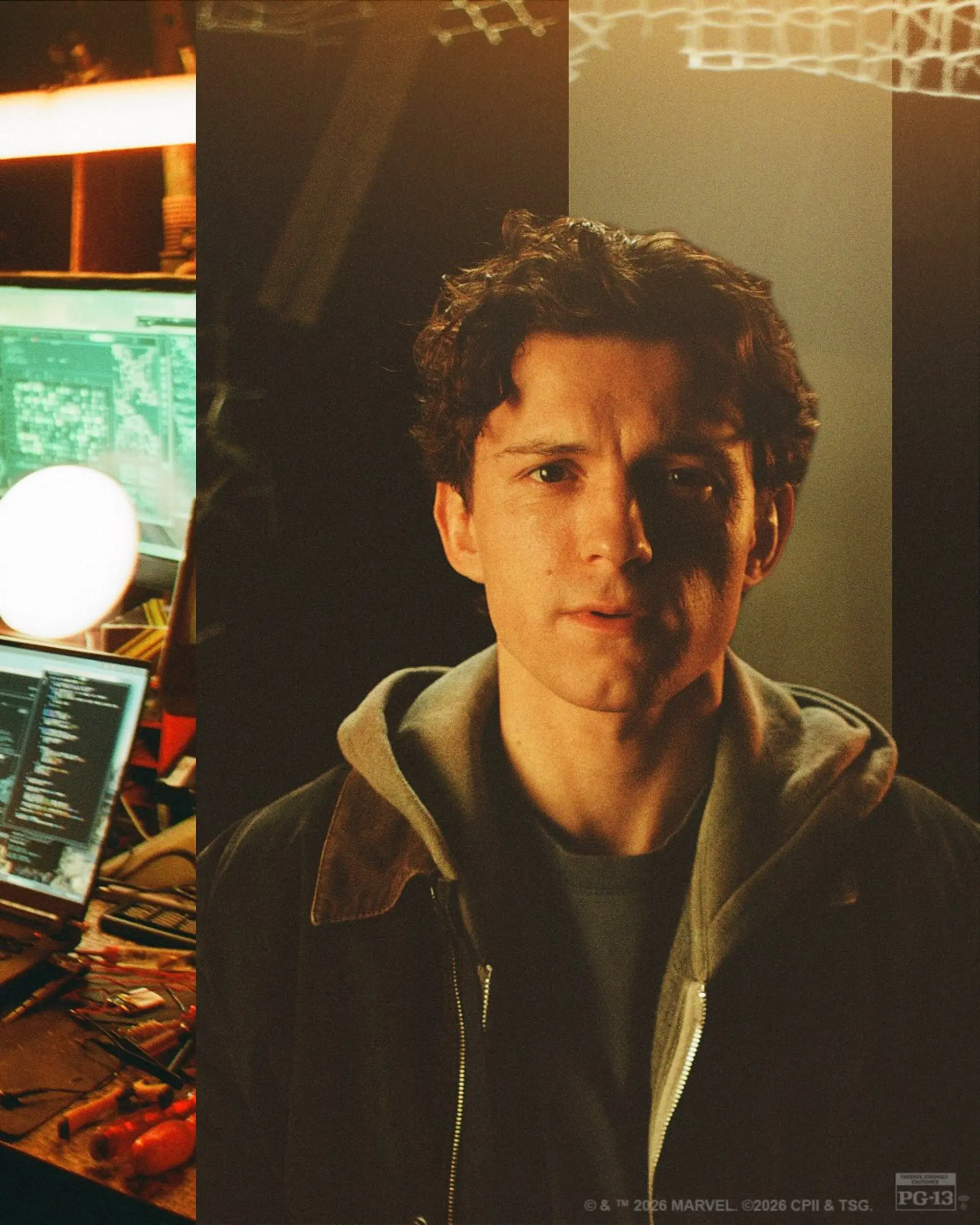 تام هالند (Tom Holland) در صحنه فیلمبرداری فیلم Spider-Man: Brand New Day