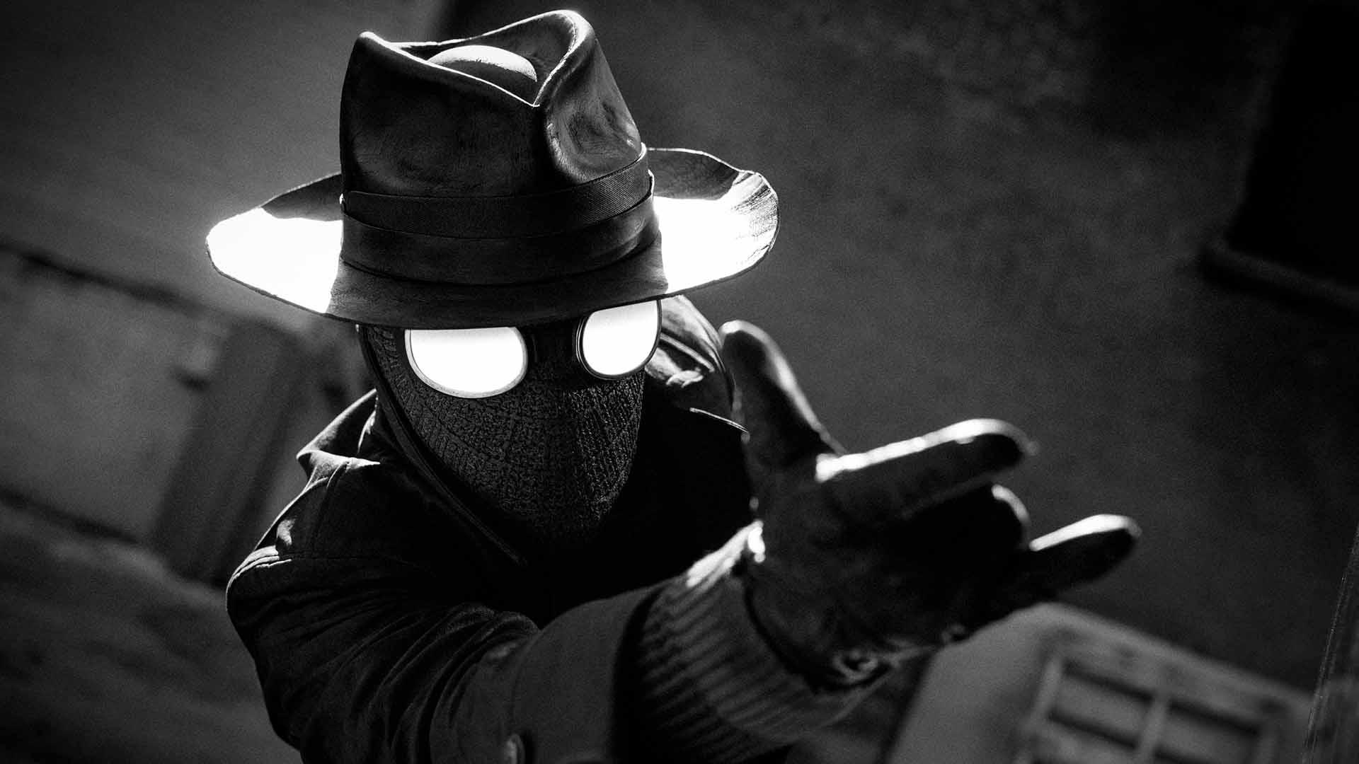 اسپایدر-نوآر در حال پرتاب تار در سریال Spider-Noir