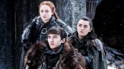 سانسا (Sansa)، آریا (Arya) و بران استارک (Bran Stark) در قلعه وینترفل