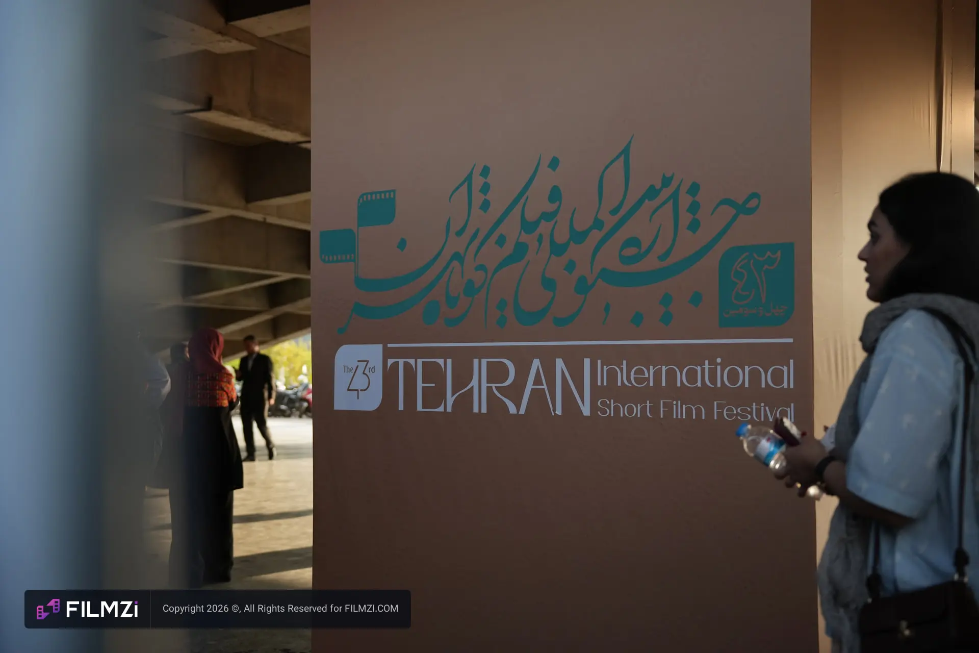 لوگوی چهل و سومین جشنواره بین‌المللی فیلم کوتاه تهران (Tehran International Short Film Festival)