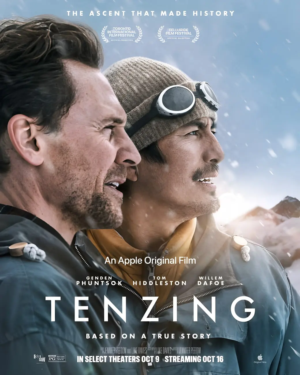 تام هیدلستون (Tom Hiddleston) و تنزینگ (Tenzing) در کوهستان برفی