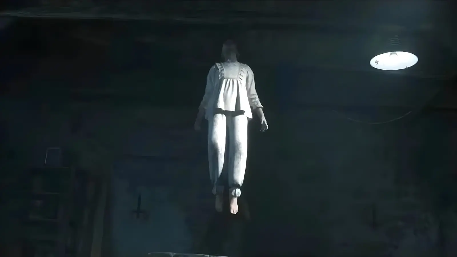شخصیت زن معلق در فضای تاریک بازی The Conjuring: Unspoken