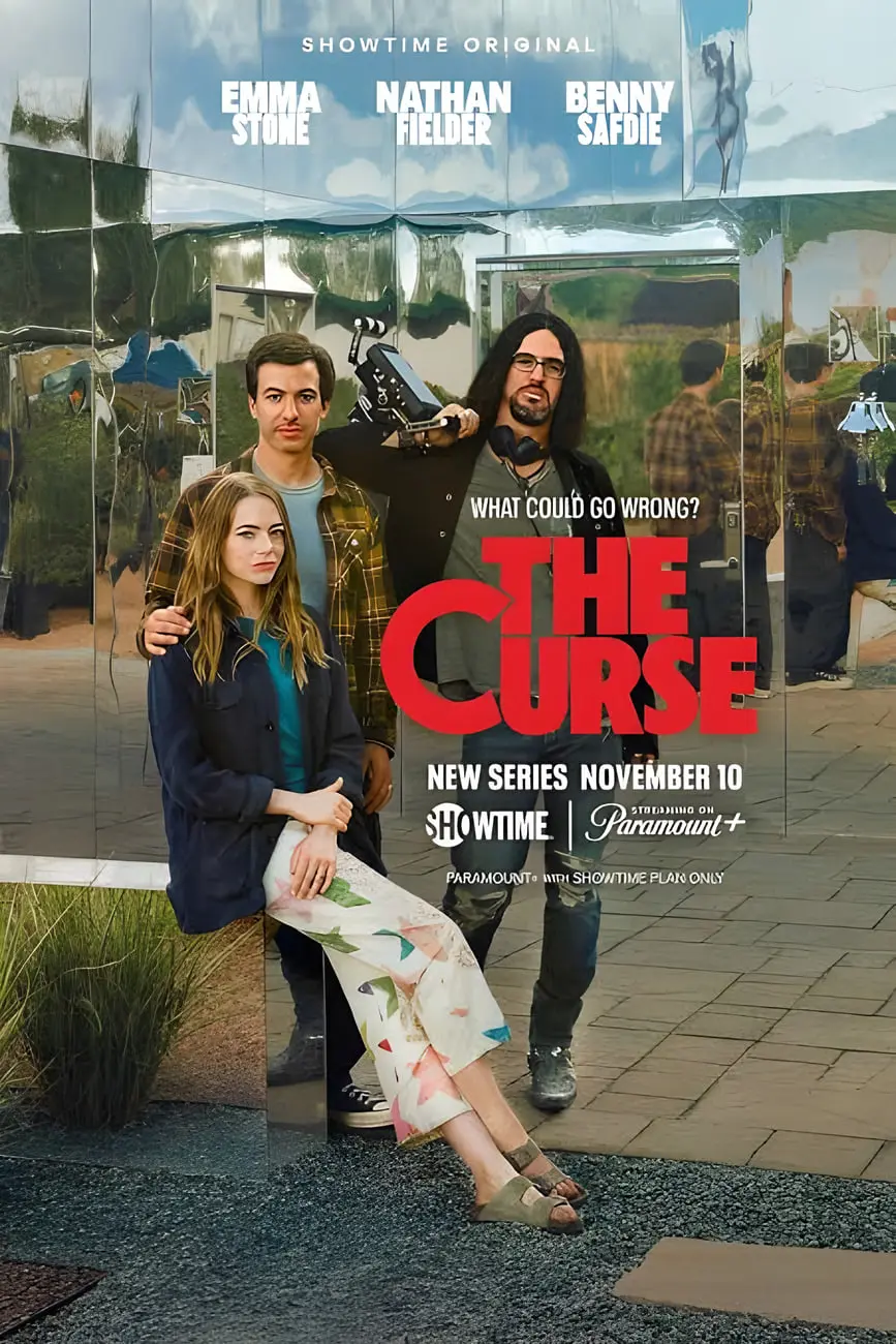 پوستر مستند نفرین (The Curse) با حضور بازیگران اصلی در مقابل یک دیوار آینه‌ای