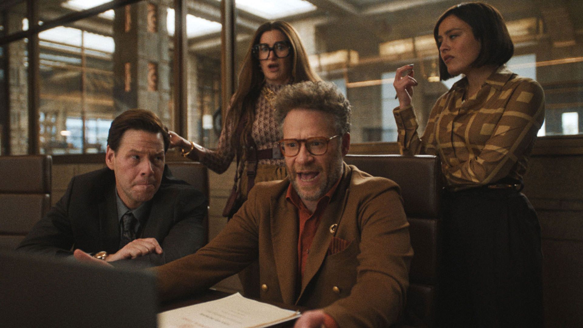 ست روگن، آیک بارینهولتز، چیس سوئی واندرز و کاترین هان در سریال استودیو