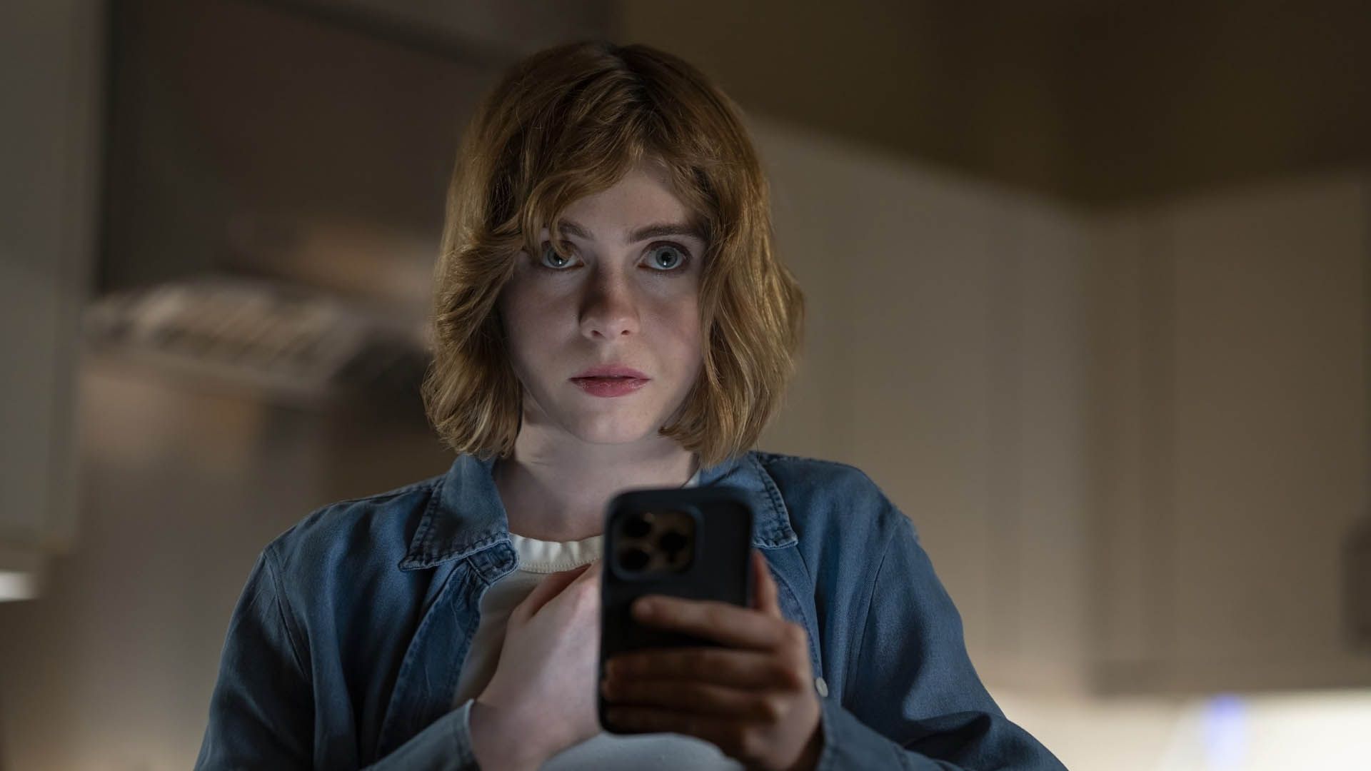 سوفیا لیلیس در نقش ناتالی تروسپر در سریال The Chair Company