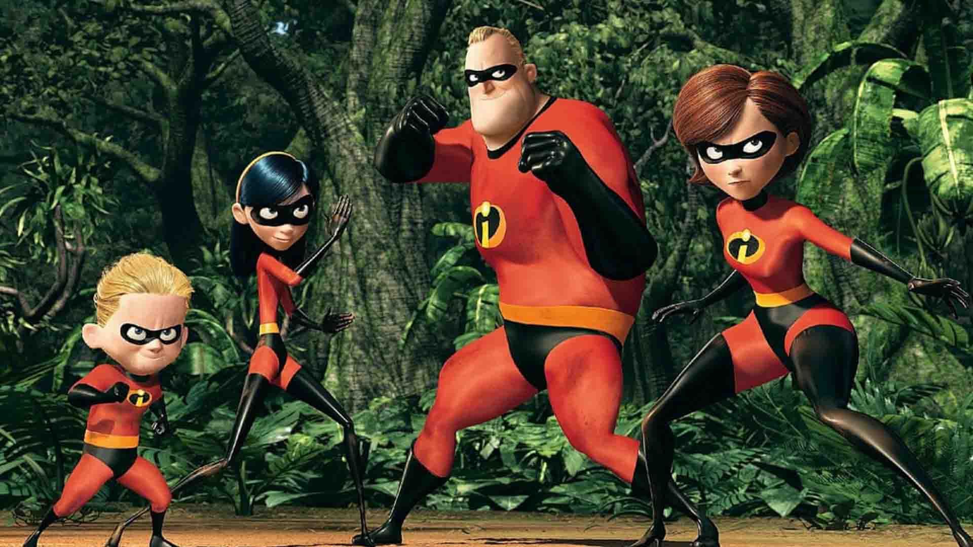 چهار عضو خانواده پار با لباس ابرقهرمانی در انیمیشن The Incredibles
