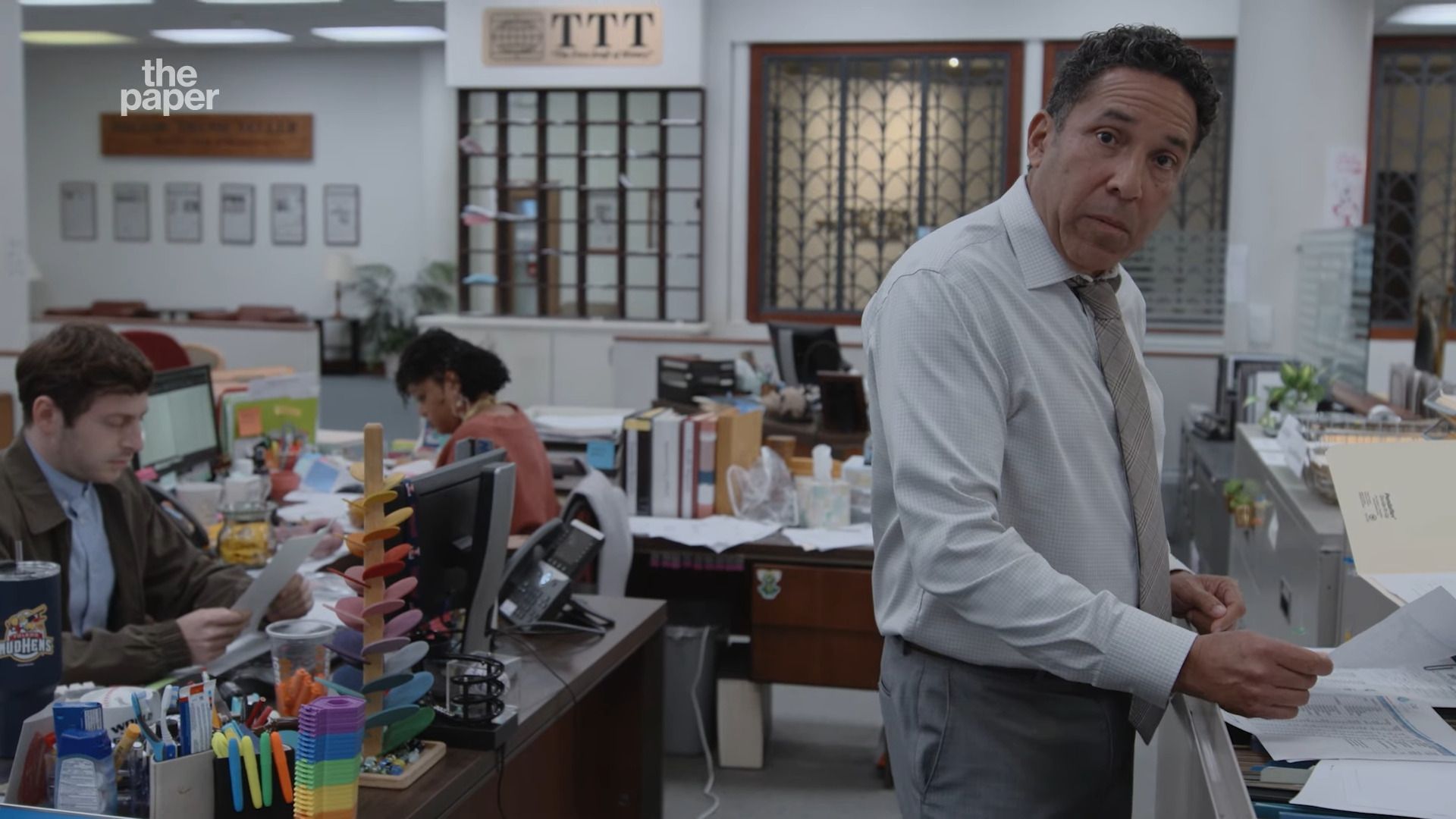 اسکار در سریال The Paper