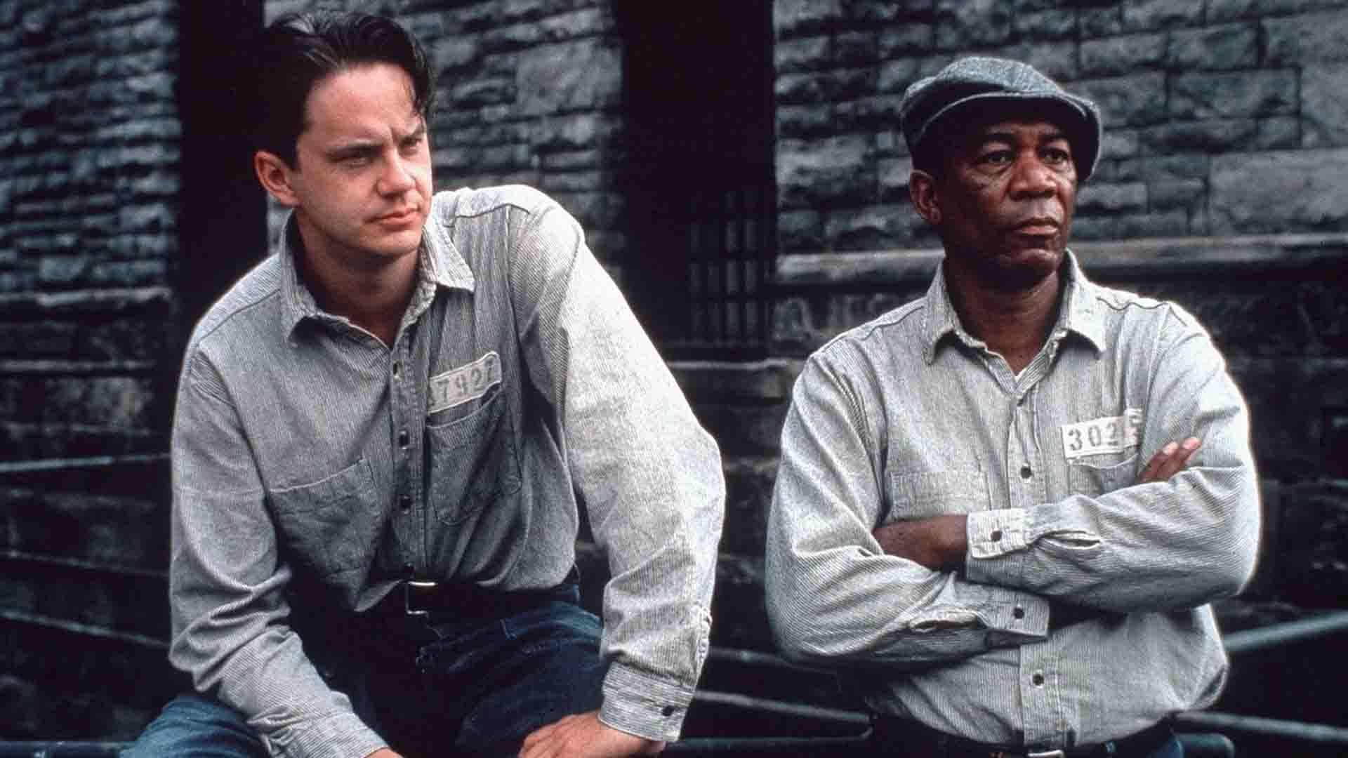 مورگان فریمن و تیم رابینز در فیلم The Shawshank Redemption