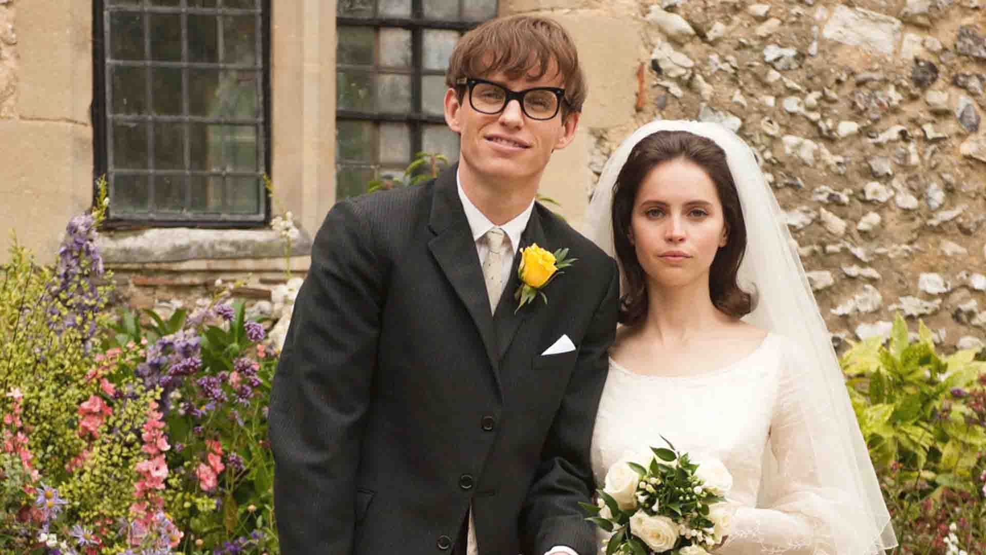 اِدی رِدمِین و فلیسیتی جونز در فیلم The Theory of Everything