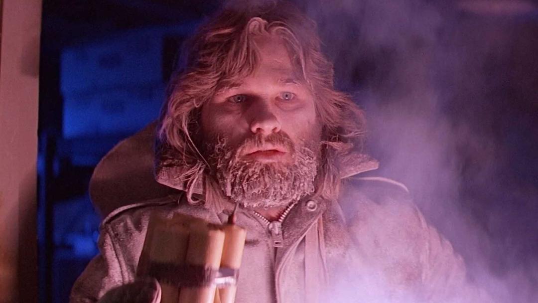 شخصیت اصلی فیلم The Thing با صورت یخ‌زده و چند دینامیت