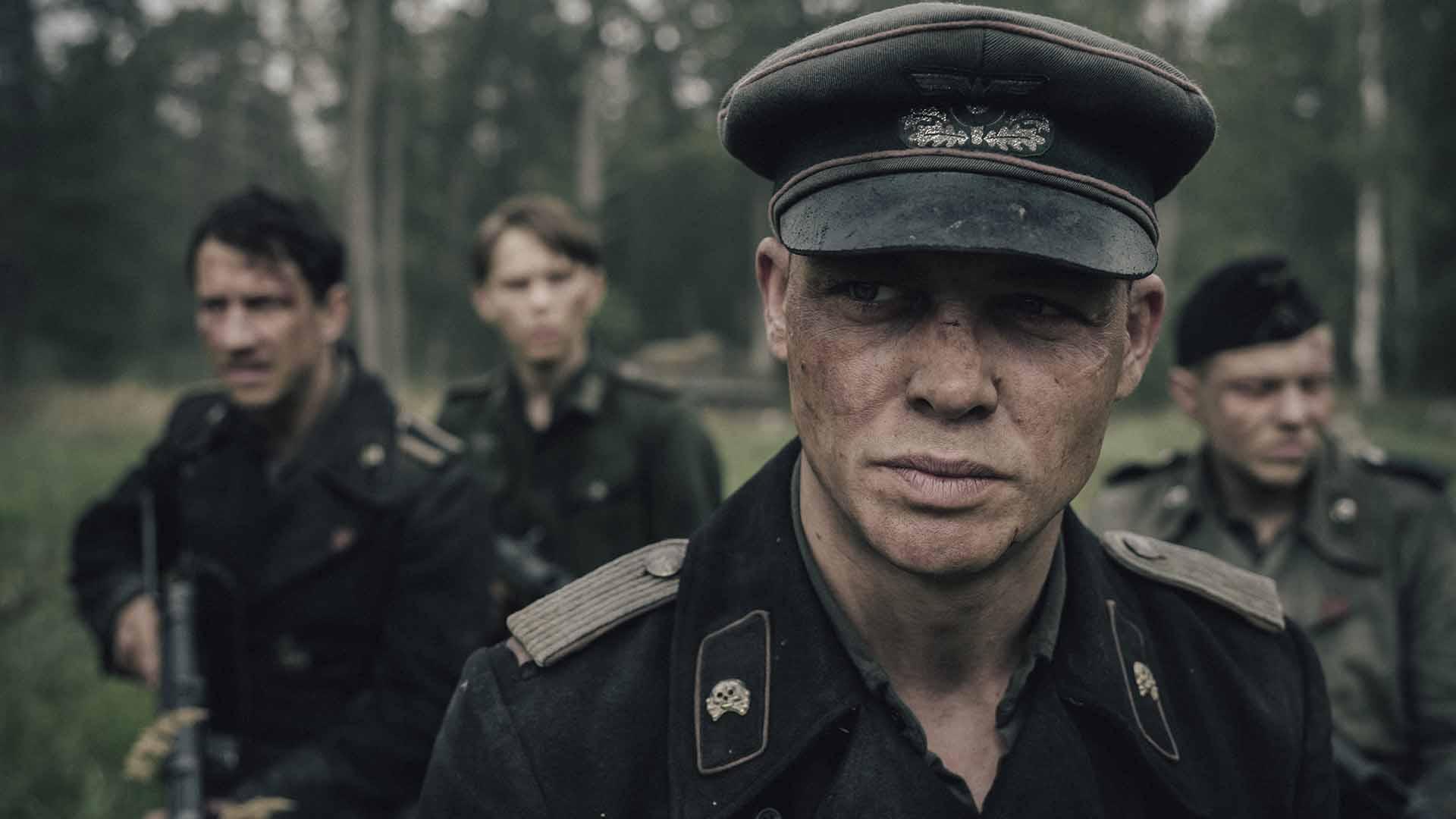 بازیگران مختلف فیلم The Tiger با لباس جنگی