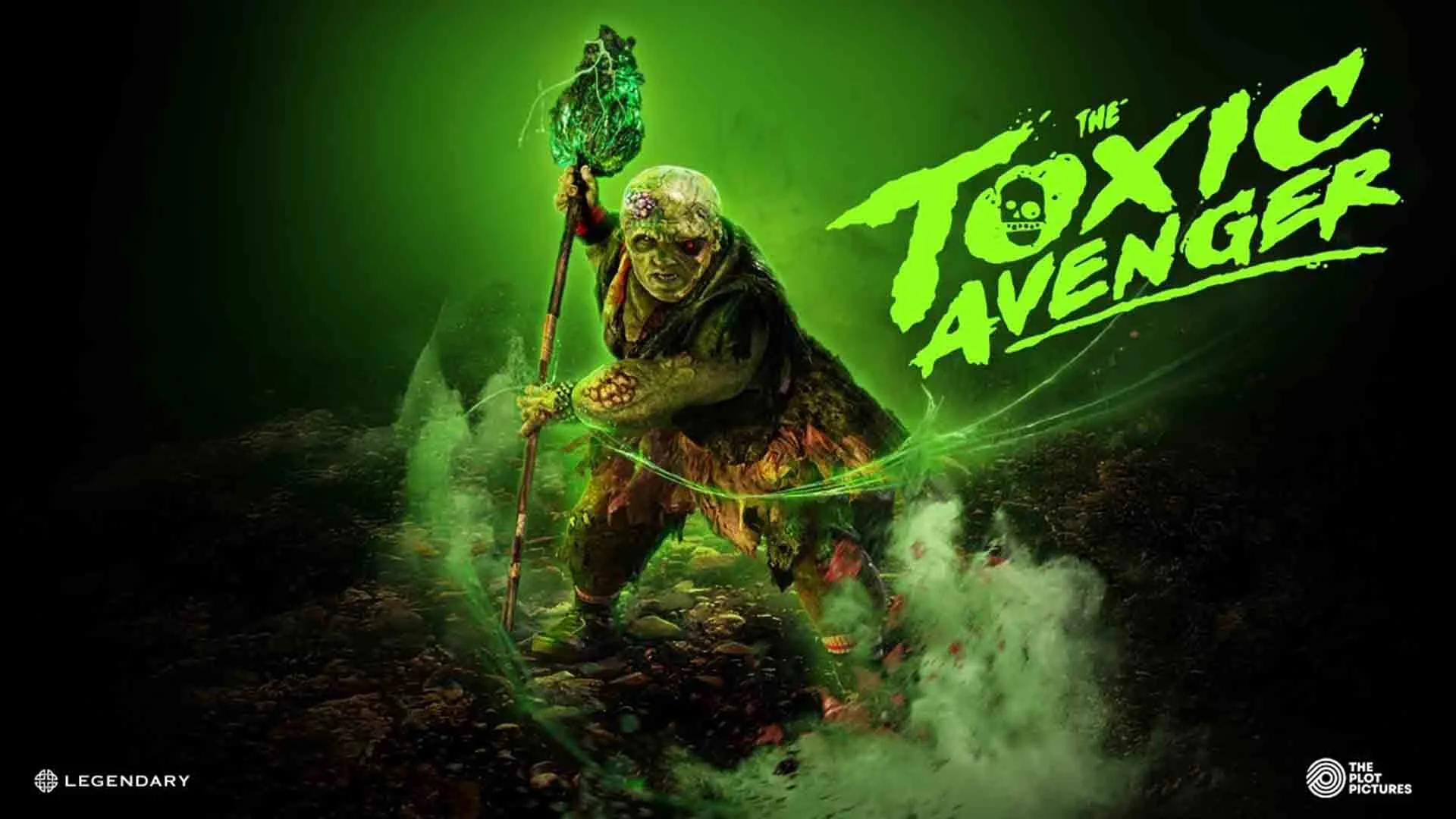 شخصیت اصلی فیلم The Toxic Avenger با سلاح خود