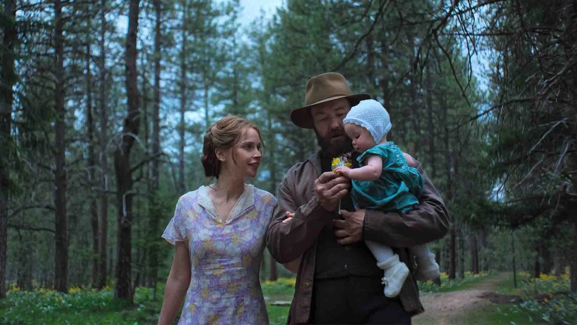 جوئل اجرتون و فیلیسیتی جونز در فیلم Train Dreams