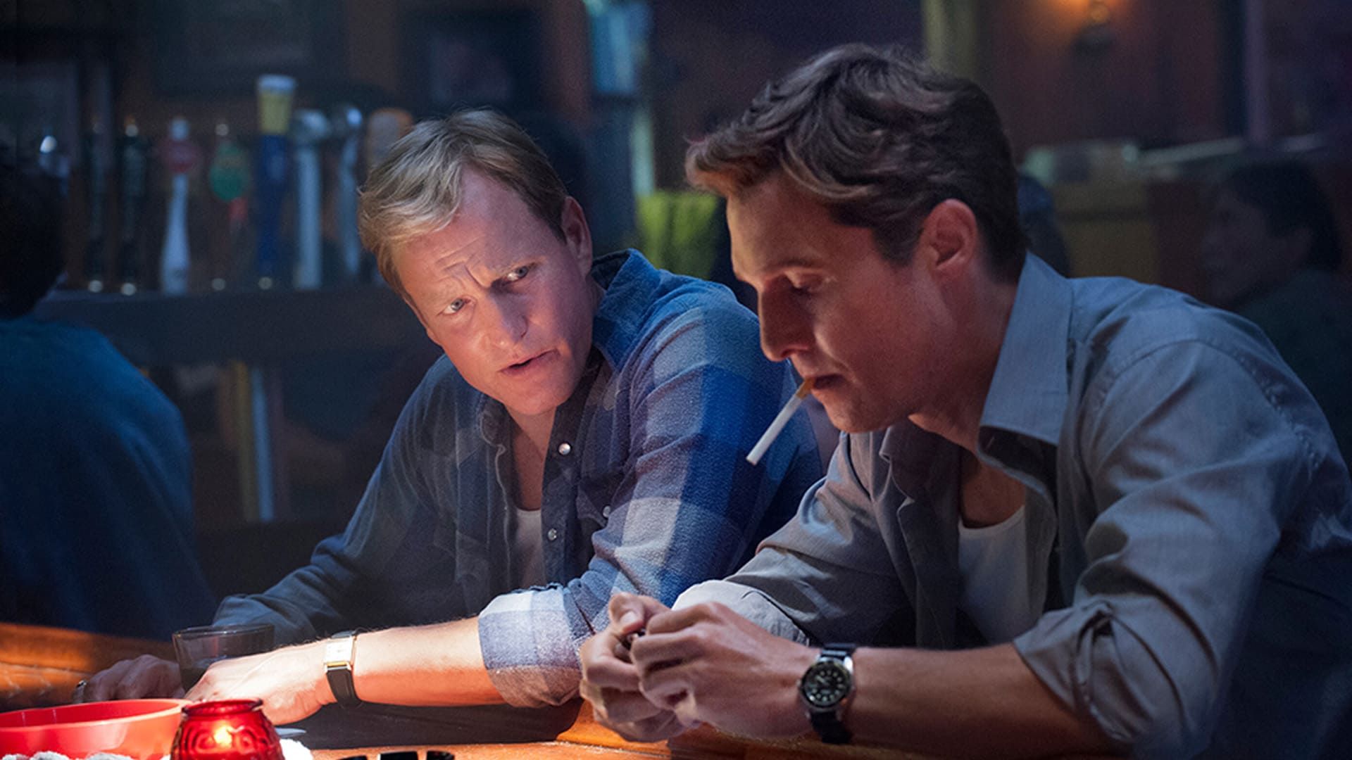متیو مک‌کانهی و وودی هارلسون در سریال True Detective