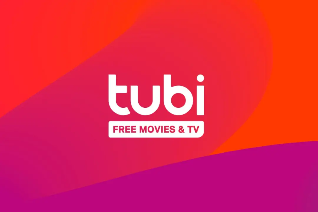 لوگوی سفید رنگ سرویس پخش فیلم و سریال توبی (Tubi) روی پس‌زمینه رنگی