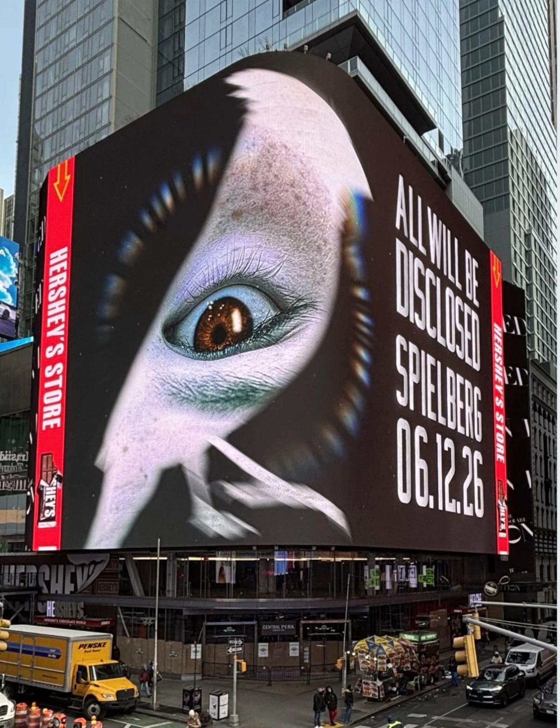 بیلبورد فیلم مرموز اسپیلبرگ