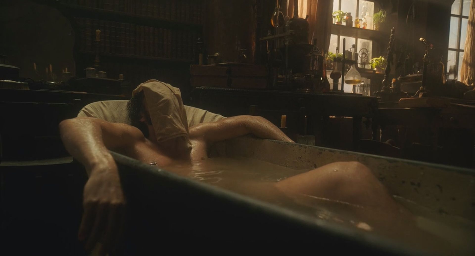 پلانی از فیلم فرانکنشتاین