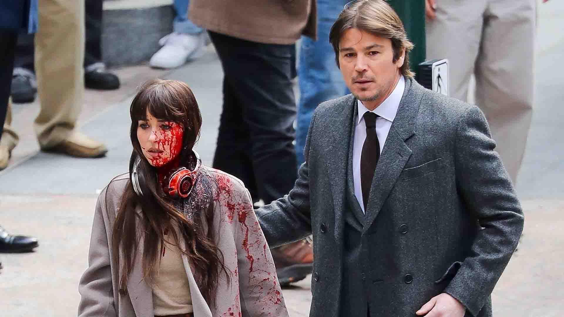 داکوتا جانسون و جاش هارتنت در فیلم Verity