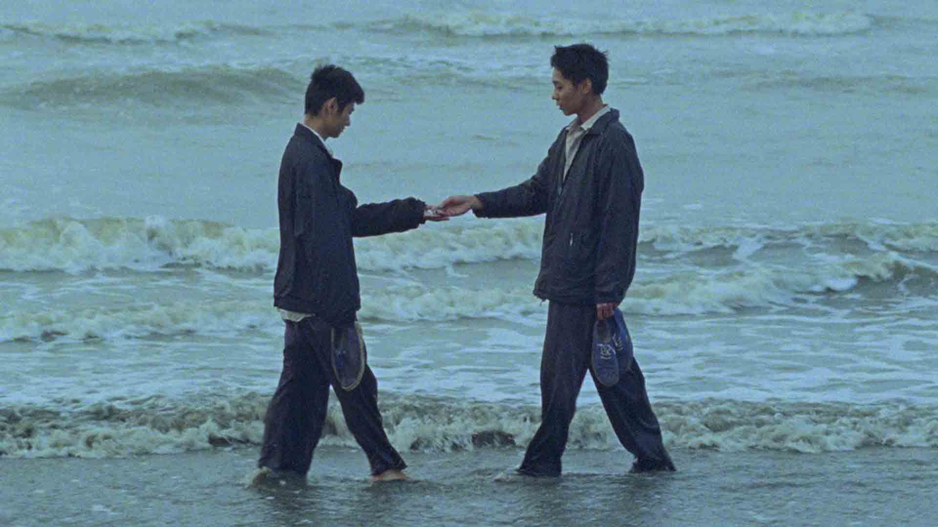 شخصیت ویت و نام کنار دریا در فیلم Việt and Nam