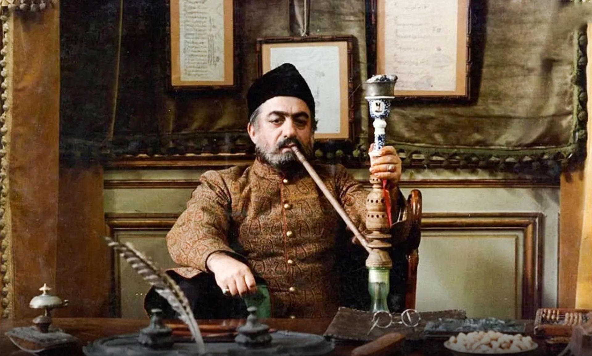 عزت الله انتظامی در فیلم حاجی واشنگتن