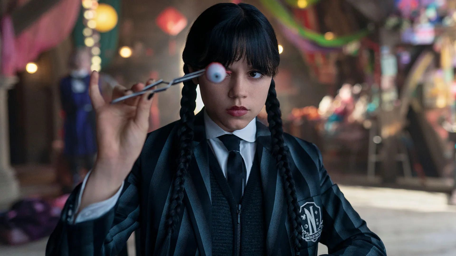 وندزدی آدامز در فصل دومسریال  Wednesday 