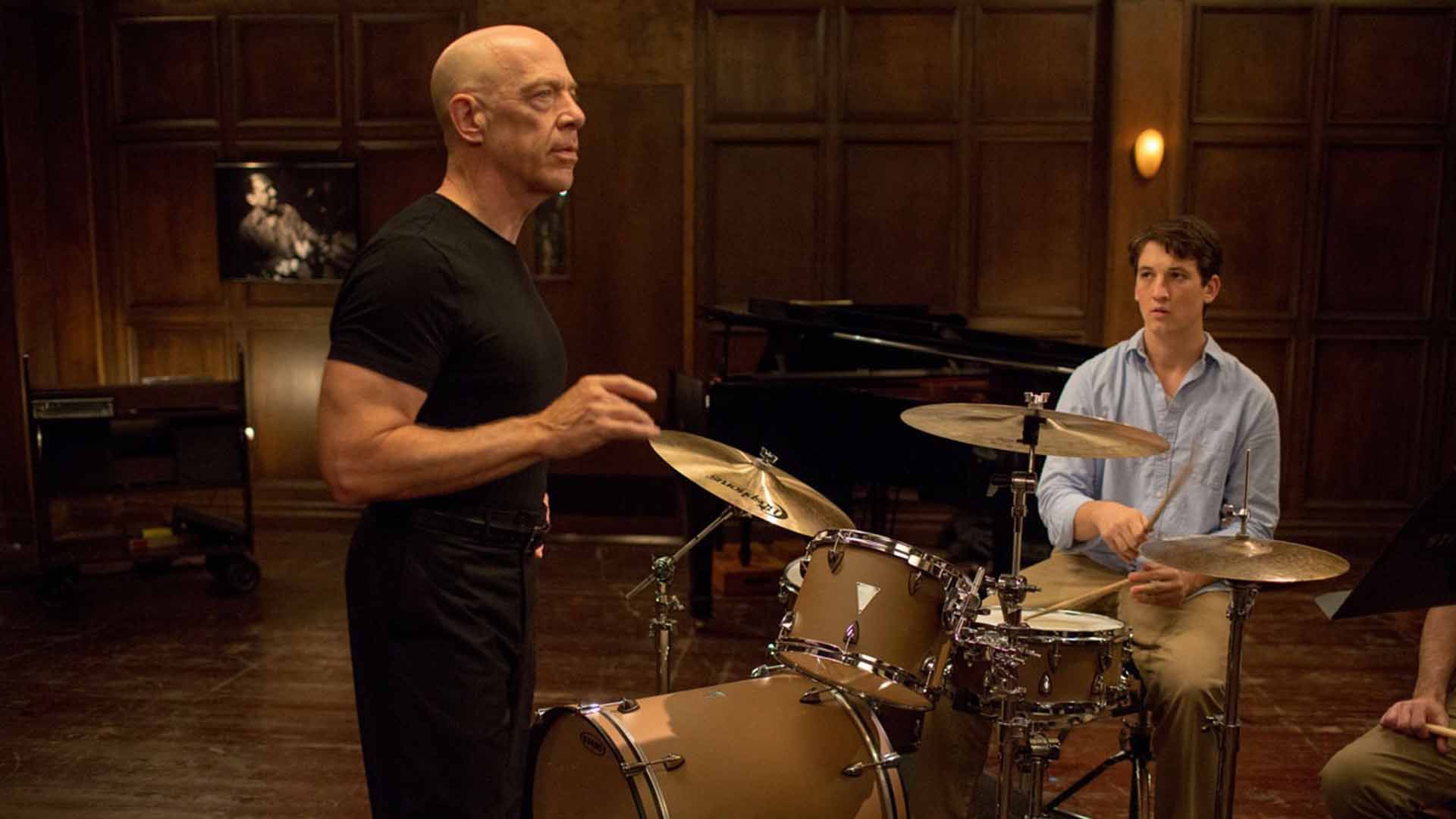 جی. کی. سیمونز و مایلز تلر در فیلم Whiplash