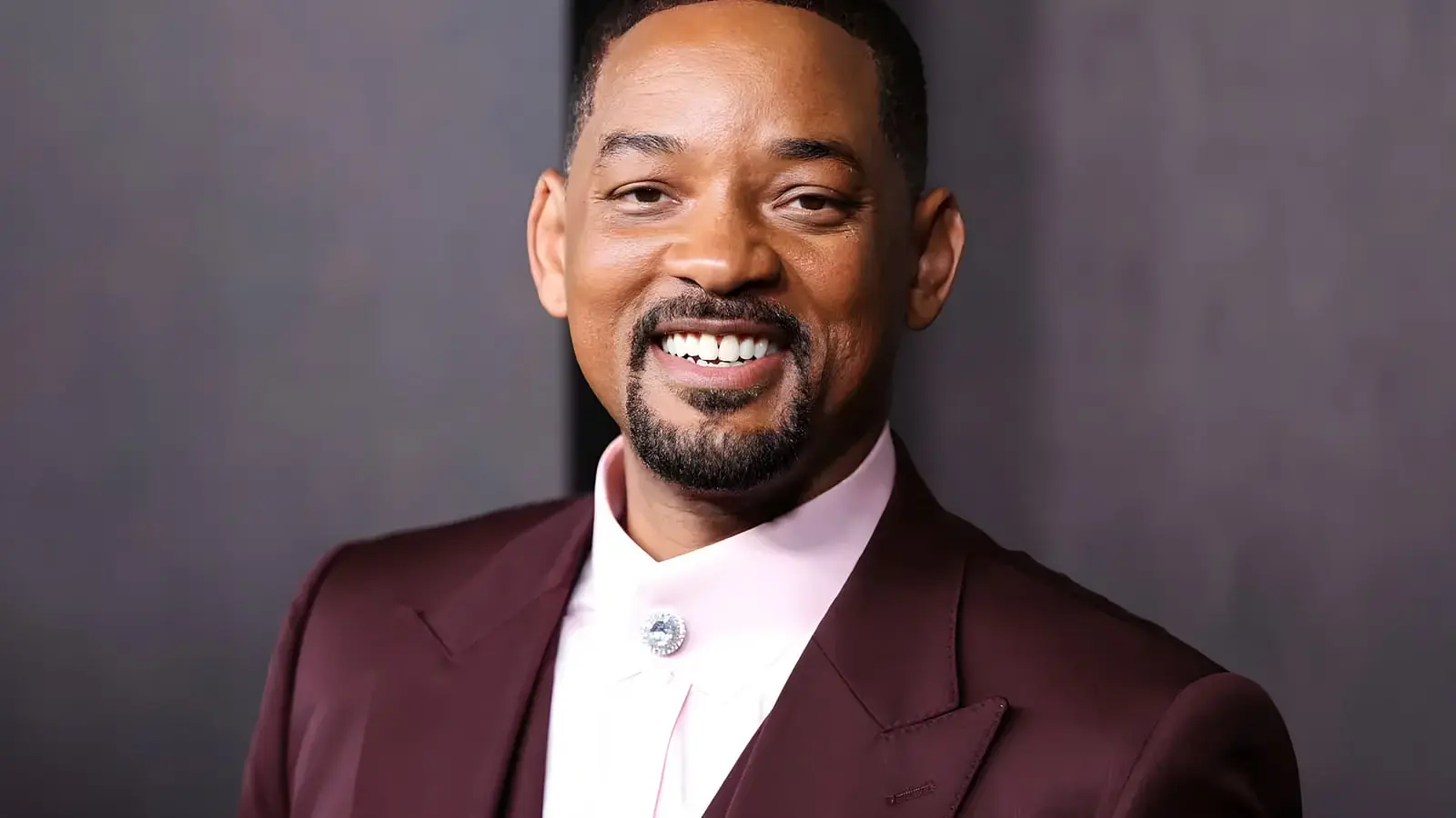 ویل اسمیت (Will Smith) با لبخند در یک مراسم رسمی