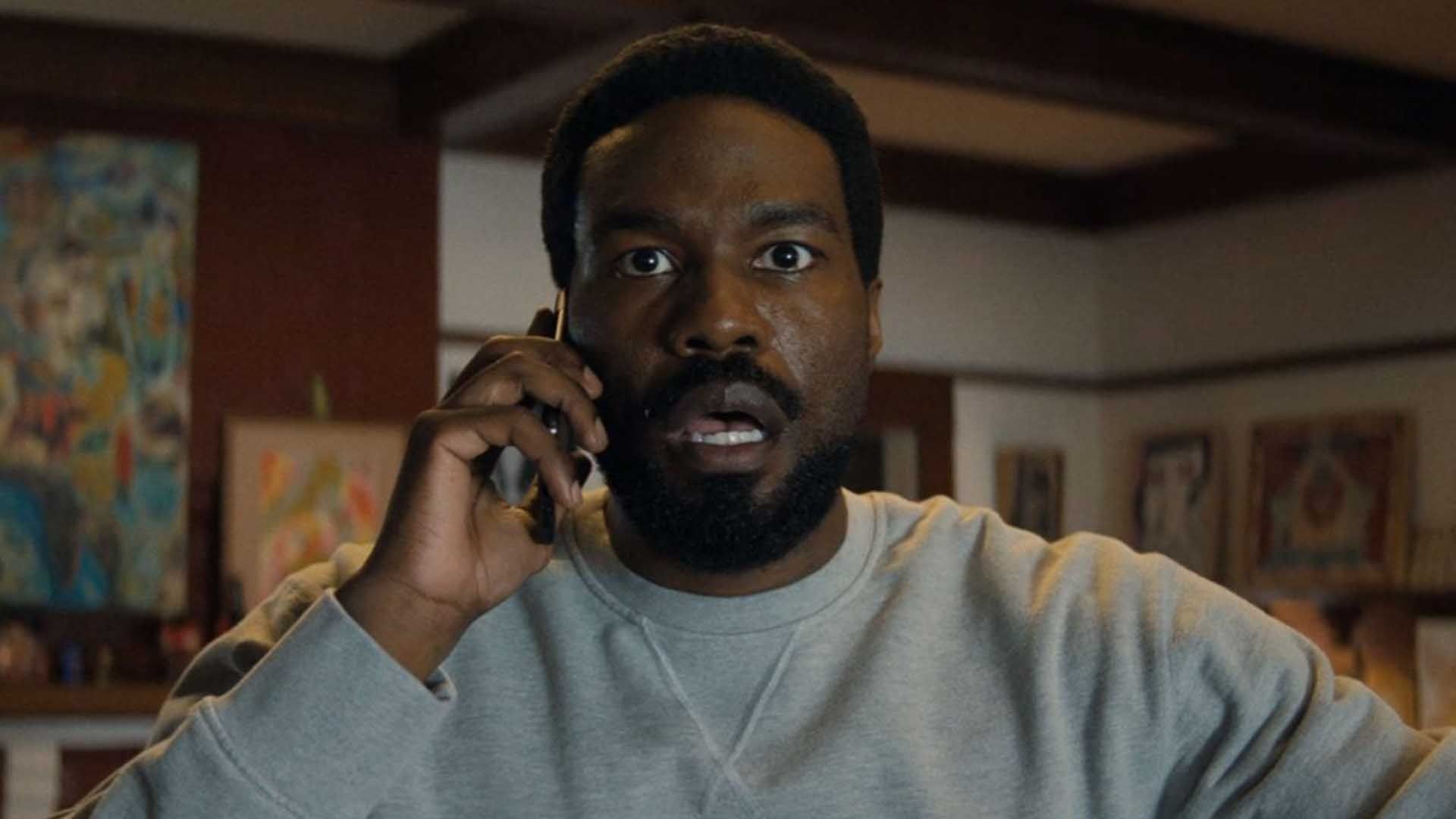 یحیی عبدالمتین دوم با چهره‌ای ترسیده در سریال Wonder Man