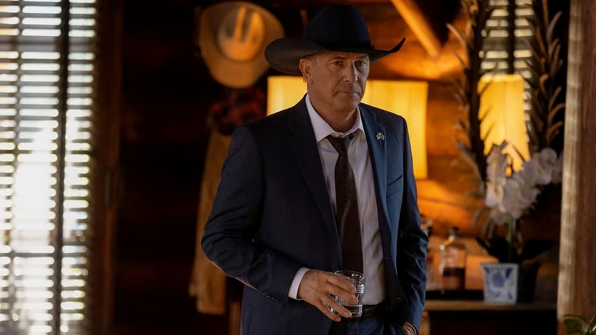 تیلور سریال یلو استون